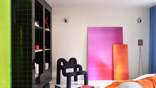 Vibrant Neons and Textures: A Stunning Wallpaper Experience