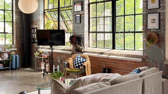 Vintage Charm: Cozy Wallpapers Inspired by 90s Nostalgia