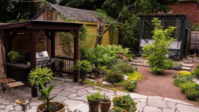 Cozy Wood Sheds: Ideal Hideaways for Reading and Relaxation