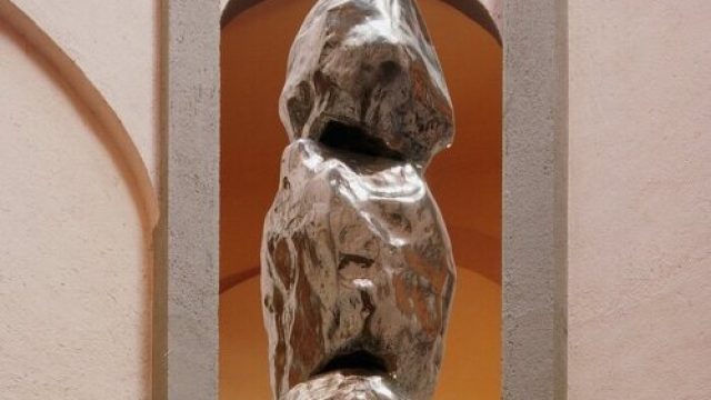 Stunning Stainless Steel Art: Capturing Modern Heritage