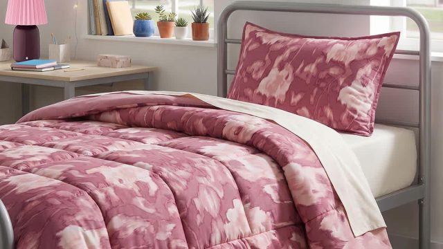 Curate Your Space: Embrace Soft Aesthetics in Wallpaper Design