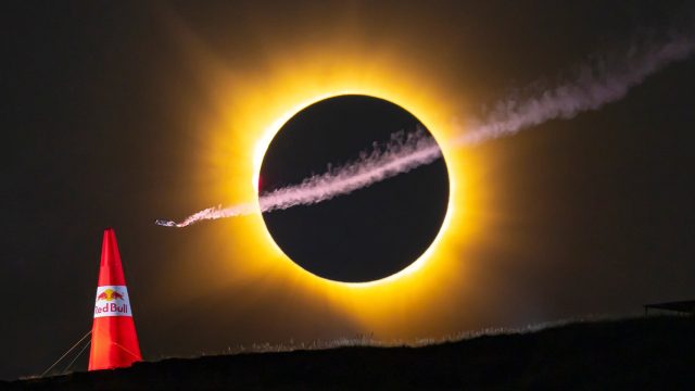 Captivating Eclipse Moments: Stunning Wallpapers for Your Screen