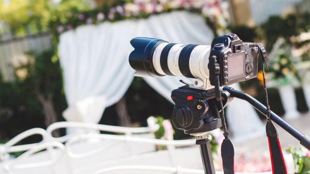 Captivating Moments: Stunning Wedding Photography as Wallpaper