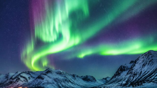 Enchanting Aurora: A Captivating Northern Lights Wallpaper Experience | pragmatic yang lagi gacor, s