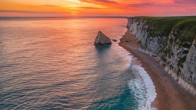 Captivating Coastal Scenes: Your Perfect Wallpaper Escape | gwin bola88, migo88 com