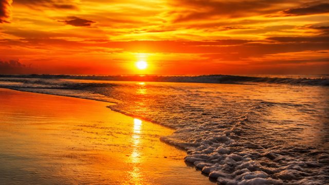 Captivating Heatwave: Visuals for Your Screen