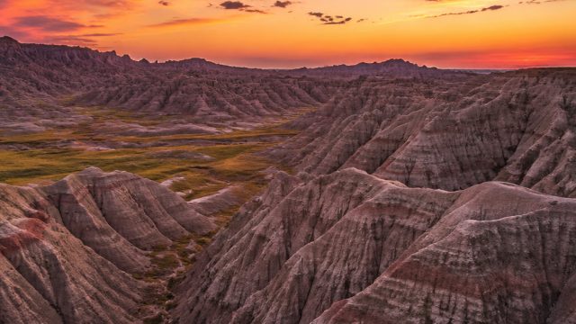 Explore the Ethereal Beauty of Badlands National Park Wallpapers
