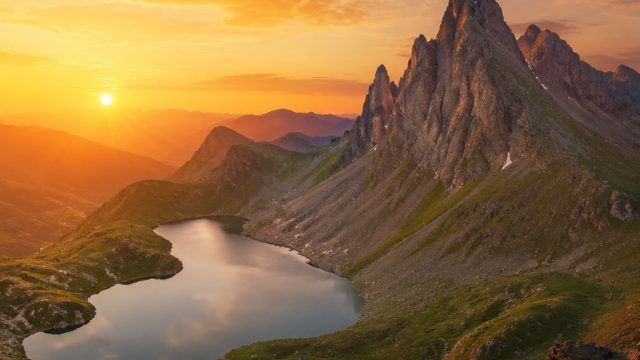 Captivating Nature: Evoke Calm and Inspiration with Stunning Wallpapers