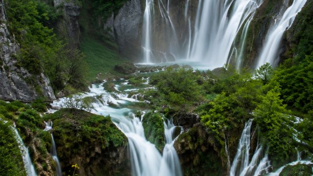 Captivating Serenity: Enchanting Waterfalls for Your Screen