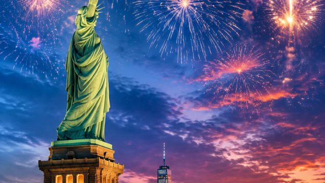Vibrant Festivity: Capturing America's Spirit in Stunning Wallpapers