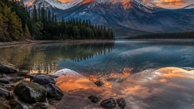 Discover Tranquil Landscapes: Nature-Themed Wallpapers for All Devices