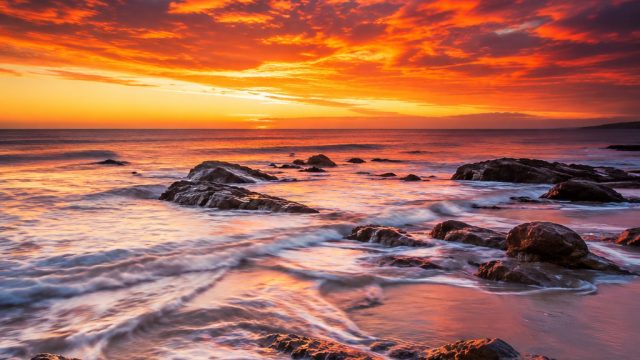 Captivating Seascapes: Tranquil Backgrounds for Your Device