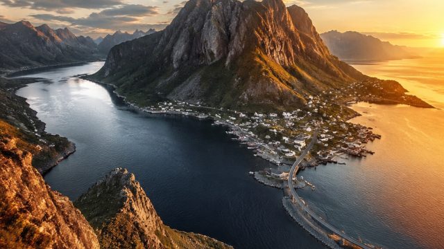 Captivating Visual Journeys: Exploring Vibrant Wallpaper Themes