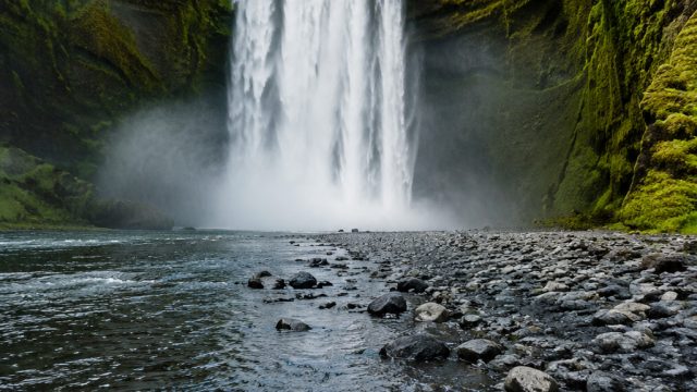 Captivating Natural Wonders: Bold & Serene Wallpaper Aesthetics