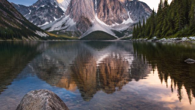 Tranquil Nature: Perfect Wallpapers for Serenity and Focus