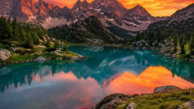 Captivating Landscapes: Essential Backgrounds to Elevate Your Device