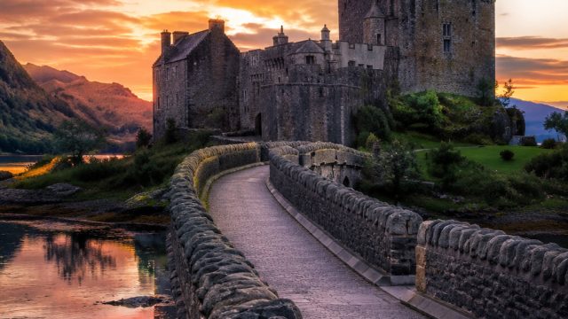 Timeless Visuals: Historical Images to Inspire Your Screen