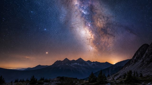 Explore the Cosmic Beauty of the Milky Way: A Stunning Visual Journey