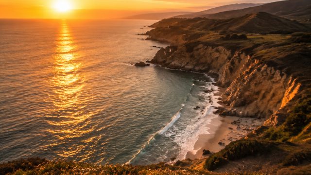 Captivating Coastal Dreams: A Stunning Wallpaper Collection