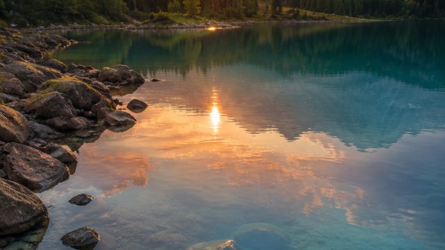 Exploring Aesthetic Serenity: Wallpaper Inspirations for Your Device