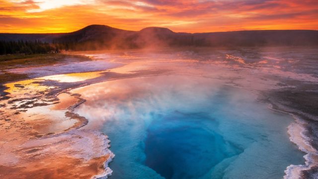 Breathtaking Thermal Landscapes: Experience Heatwave Serenity