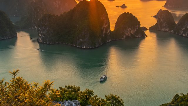 Echoes of Valor: Captivating Vietnam-Themed Wallpapers