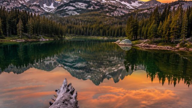 Explore Tranquil Landscapes: Perfect Backgrounds for Every Device