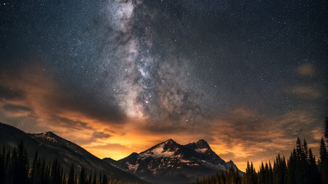 Captivating Nightscapes: Elevate Your Screen with Stunning Wallpapers