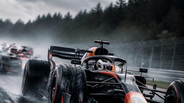 Dynamic Racing Moments Captured: A Visual Journey