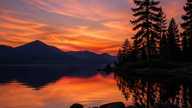 Embracing Serenity: Capturing Twilight's Beauty in Wallpaper Art