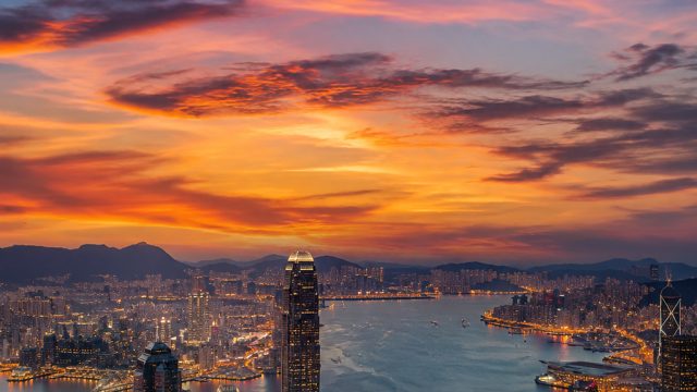 Urban Serenity: Captivating Cityscapes for Your Screen