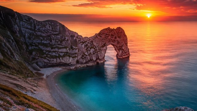 Embracing Tranquility: Serene Coastal Landscapes for Your Screen