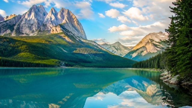 Captivating Nature: Tranquil Landscapes as Your Perfect Background