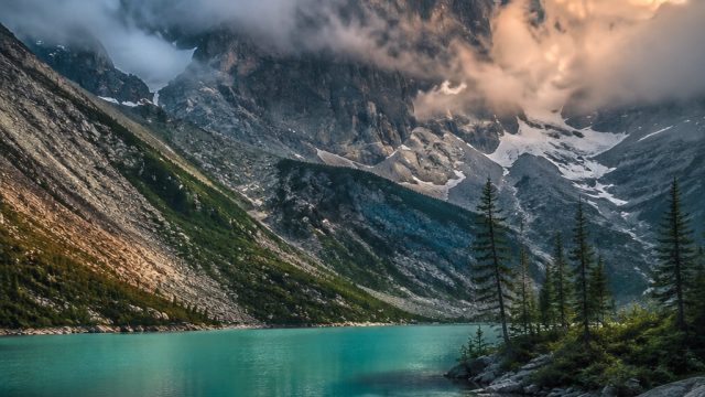 Serene Nature Landscapes: Perfect Backgrounds for Every Device