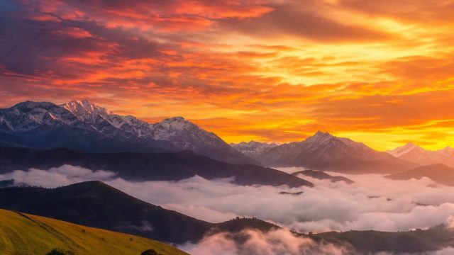 Transform Your Screens with Stunning Visual Themes