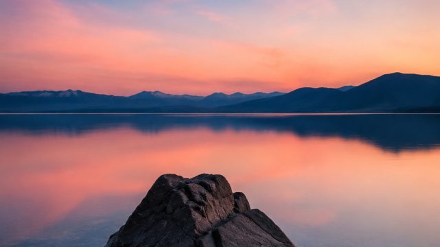 Embracing Minimalism: The Beauty of Photography Wallpaper