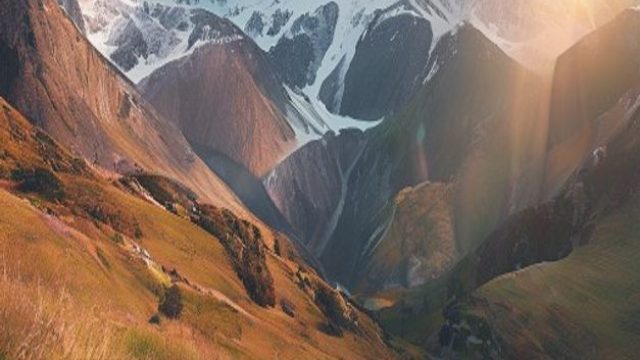 Dynamic Alpine Landscapes: Perfect Wallpapers for Every Screen