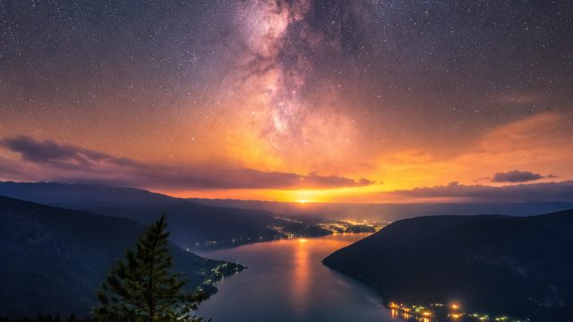 Captivating Night Skies: The Allure of Celestial Wallpapers