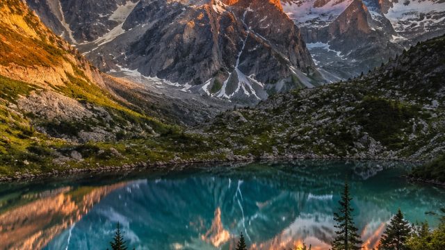 Breathtaking Mountain Wallpapers to Elevate Your Screen