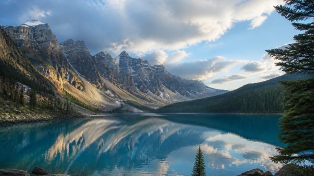 Captivating Nature: Transform Your Screen with Scenic Serenity