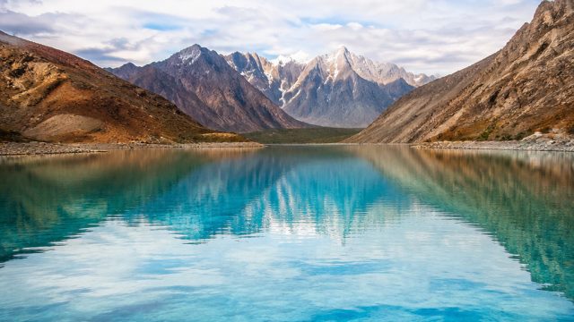 Tranquil Waters: Serene Desalination Landscapes for Your Screen