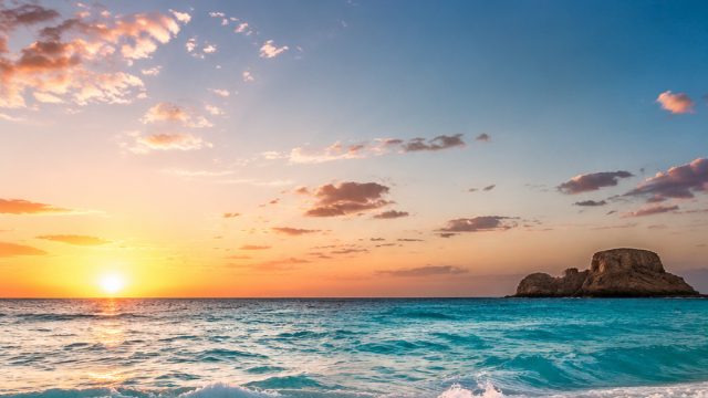Serenity of the Sea: Captivating Ocean-Themed Wallpapers