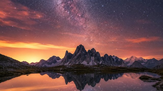 Celestial Wonders: Stunning Night Sky Wallpapers for Your Screen