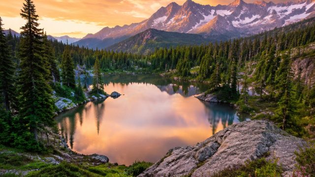 Serene Nature: Unwind with Calming Wallpaper Backgrounds