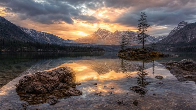 Captivating Landscapes: Transform Your Screen with Natural Beauty