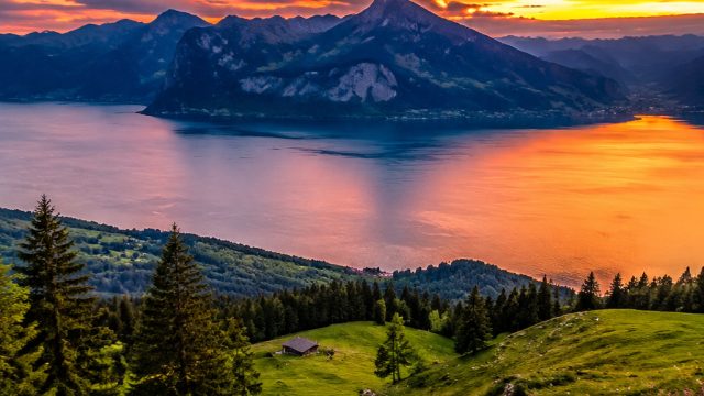 Vibrant Landscapes: The Perfect Backdrop for Your Device