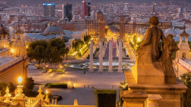 Urban Escape: Stunning Barcelona Backdrops for Your Screen