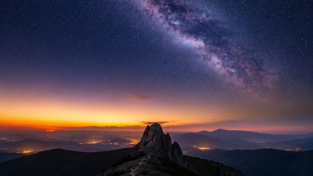 Explore Celestial Wonders: Stunning Night Sky Wallpapers