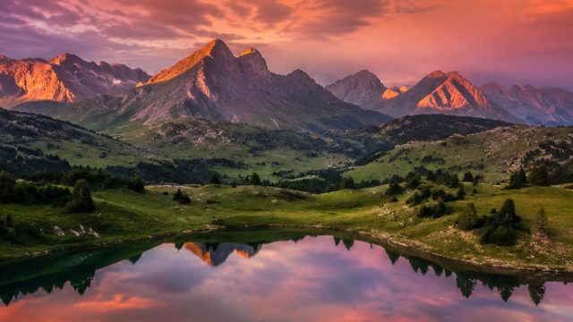 Captivating Landscapes: A Visual Journey for Your Screens