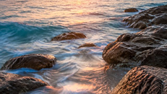 Capturing Serenity: Immerse Yourself in Ocean-Themed Wallpapers